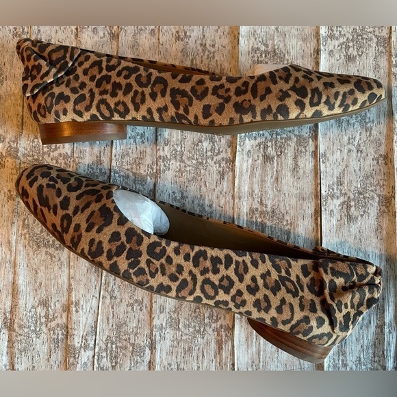 NEW including the Box!  Bernardo Eloisa Sand Cheetah Vegan Suede Bow Flat 11 M - Picture 9 of 13